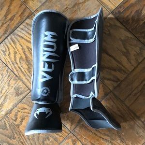 Venom Challenger adult shin guards